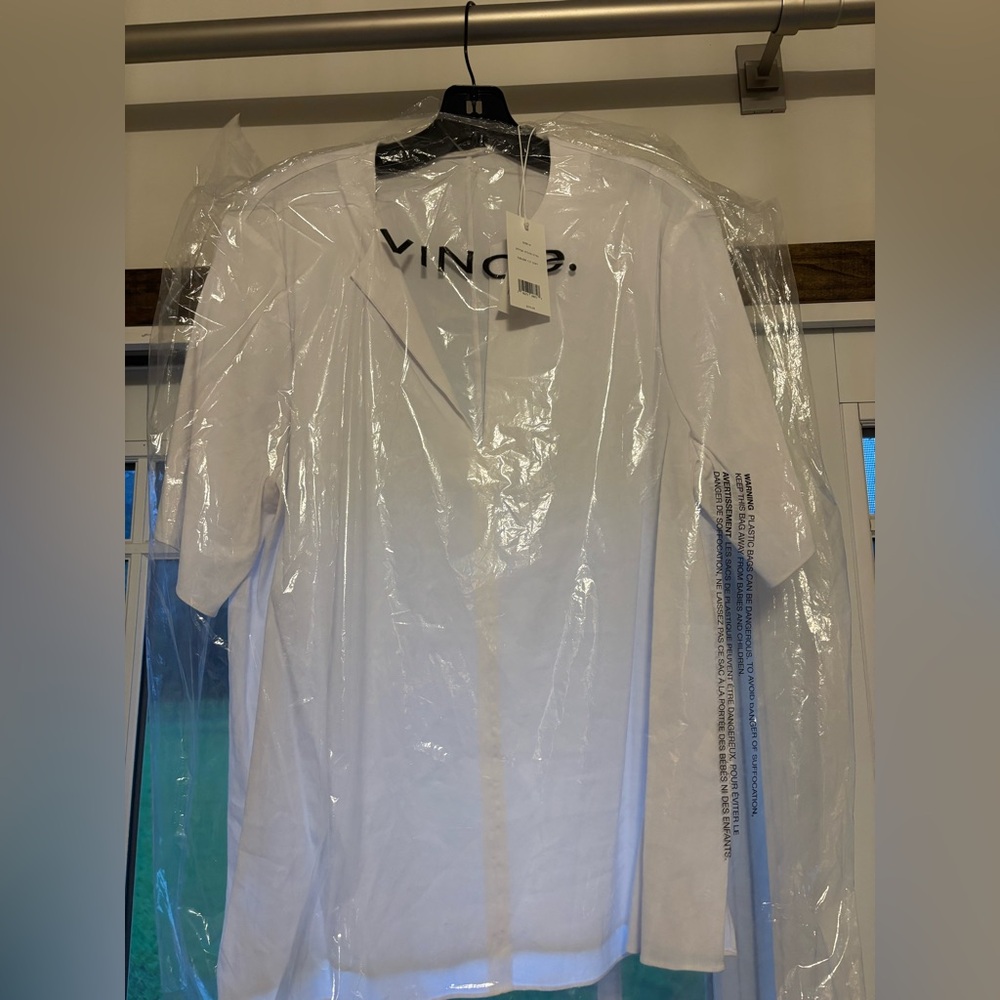 VINCE linen blend short sleeved shirt. Medium. NWT. White.